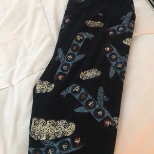 Airplane Lularoe leggings NEVER BEEN WORN!